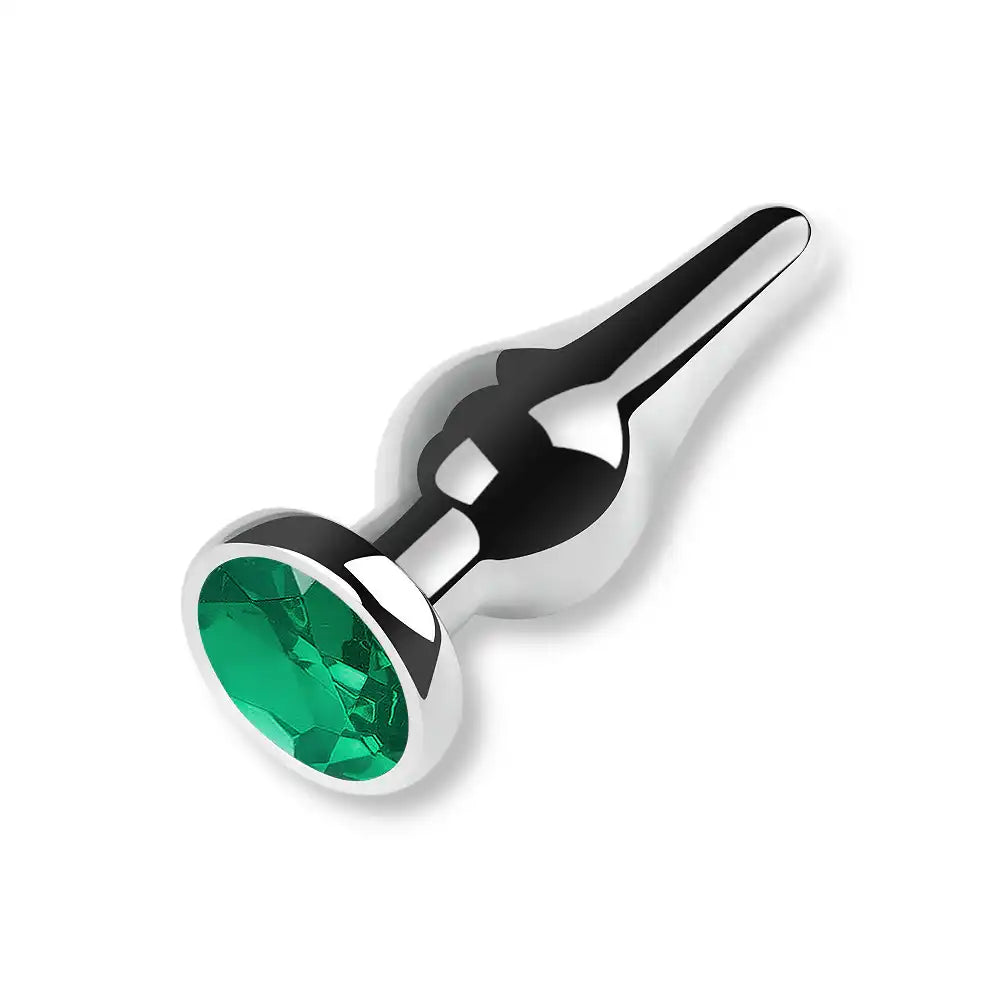 Plug anal en métal argenté orné d'un strass vert éclatant à sa base, un plug anal en métal disponible sur sissyshop pour accompagner votre parcours de sissification.