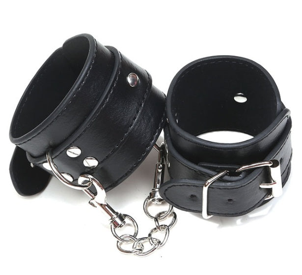 Menottes en cuir avec chaîne