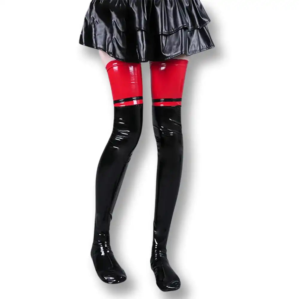 Collants latex noir et rouge pour sissification et fétichisme, idéaux pour la soumission sexuelle et le crossdressing sur Sissyshop