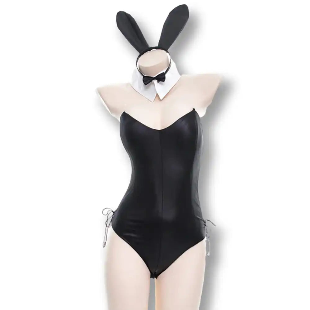 Combinaison noire en latex avec col blanc et oreilles de lapin pour sissification et fétichisme sur Sissyshop