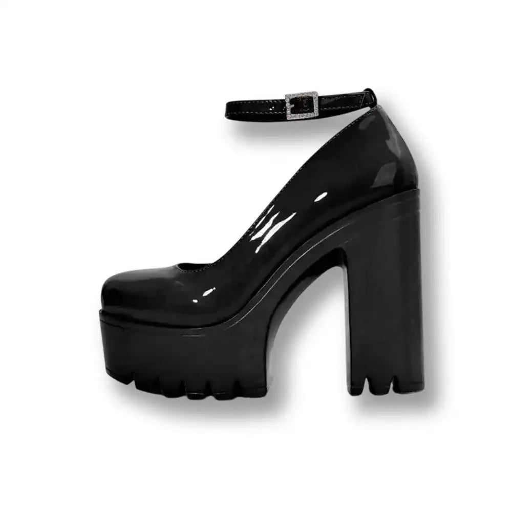 Escarpin noir en latex brillant à talon épais et plateforme, idéal pour la sissification et le crossdressing sur Sissyshop
