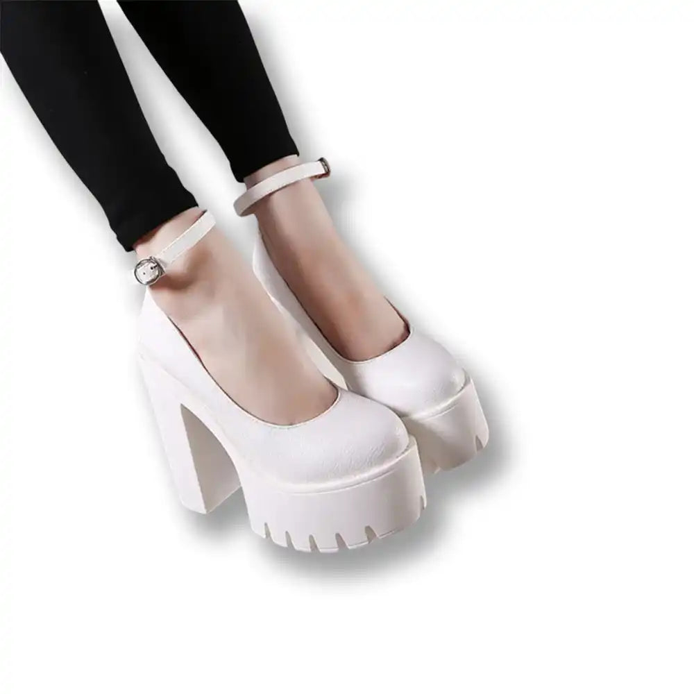Escarpins blancs en cuir avec talons hauts et plateforme, parfaits pour la féminisation et le crossdressing sur Sissyshop