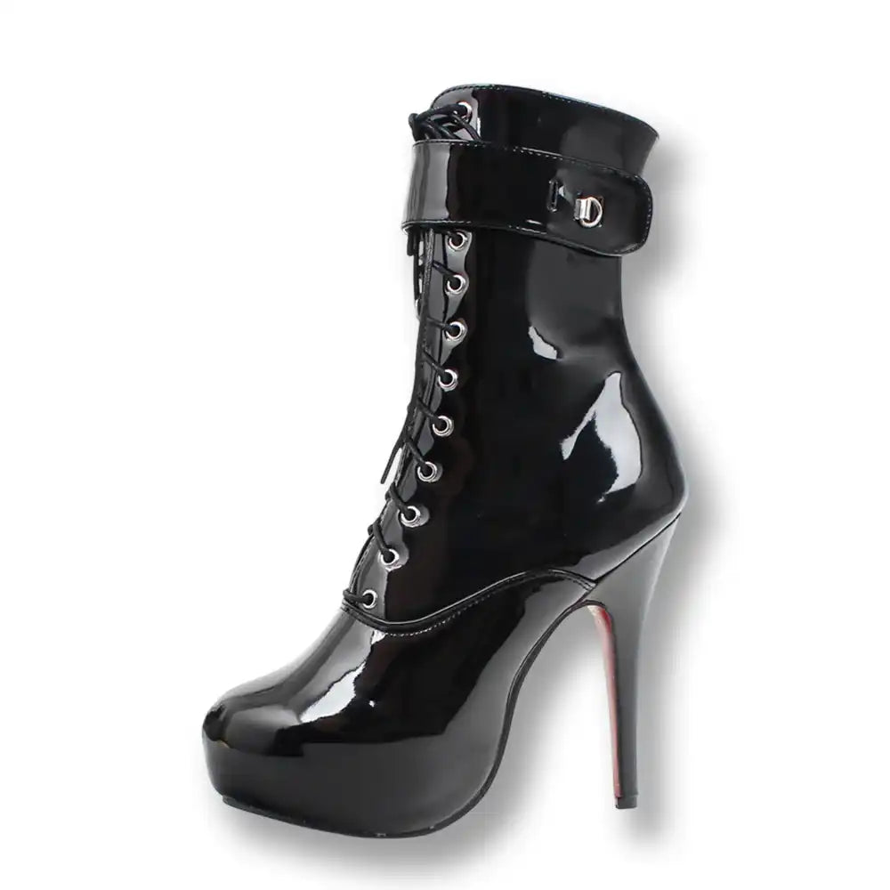 Bottines noires en latex brillant à lacets et talons aiguilles pour sissification et fétichisme, idéales pour la féminisation sur Sissyshop