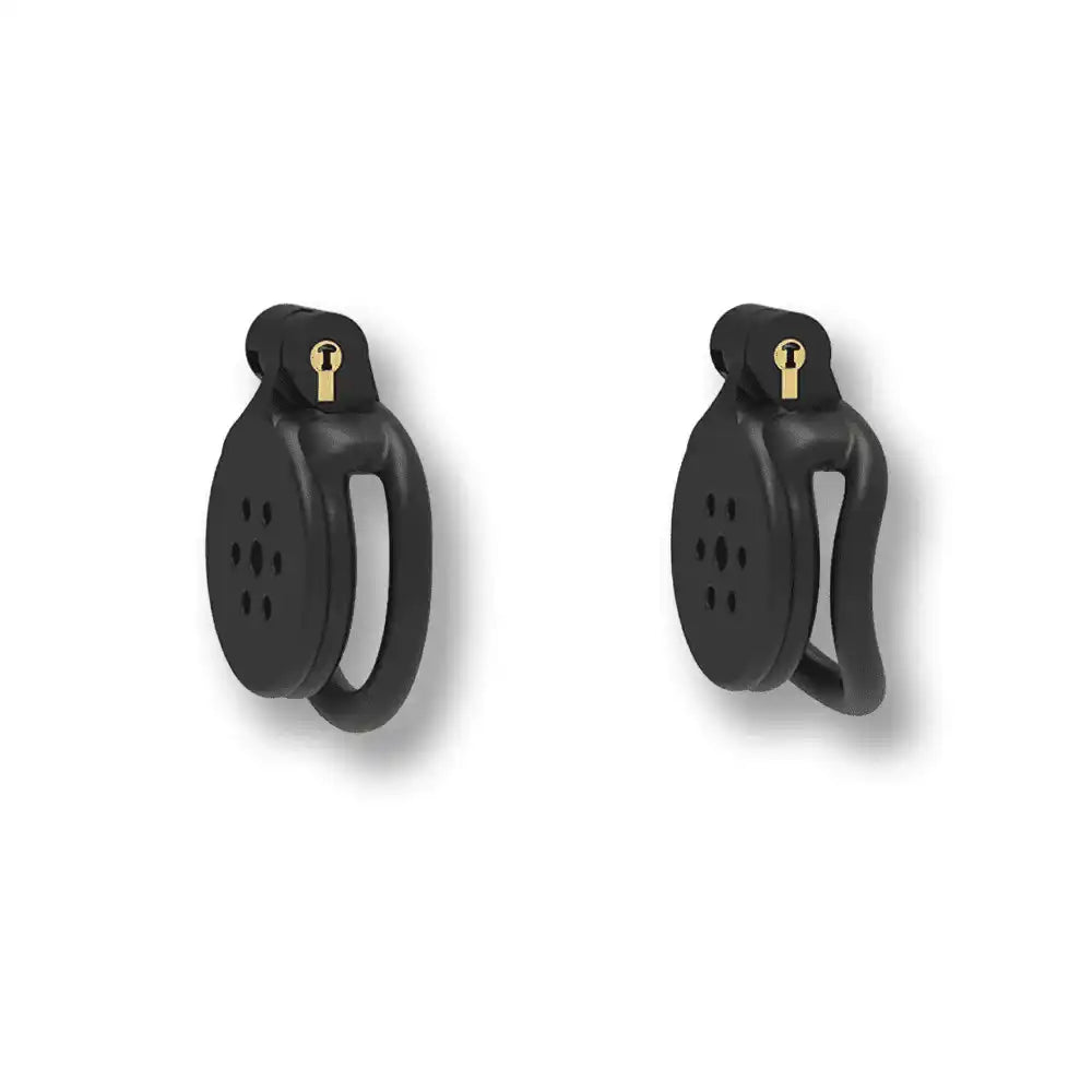 Cage de chasteté noire en silicone avec cadenas doré pour sissification et soumission sexuelle sur Sissyshop