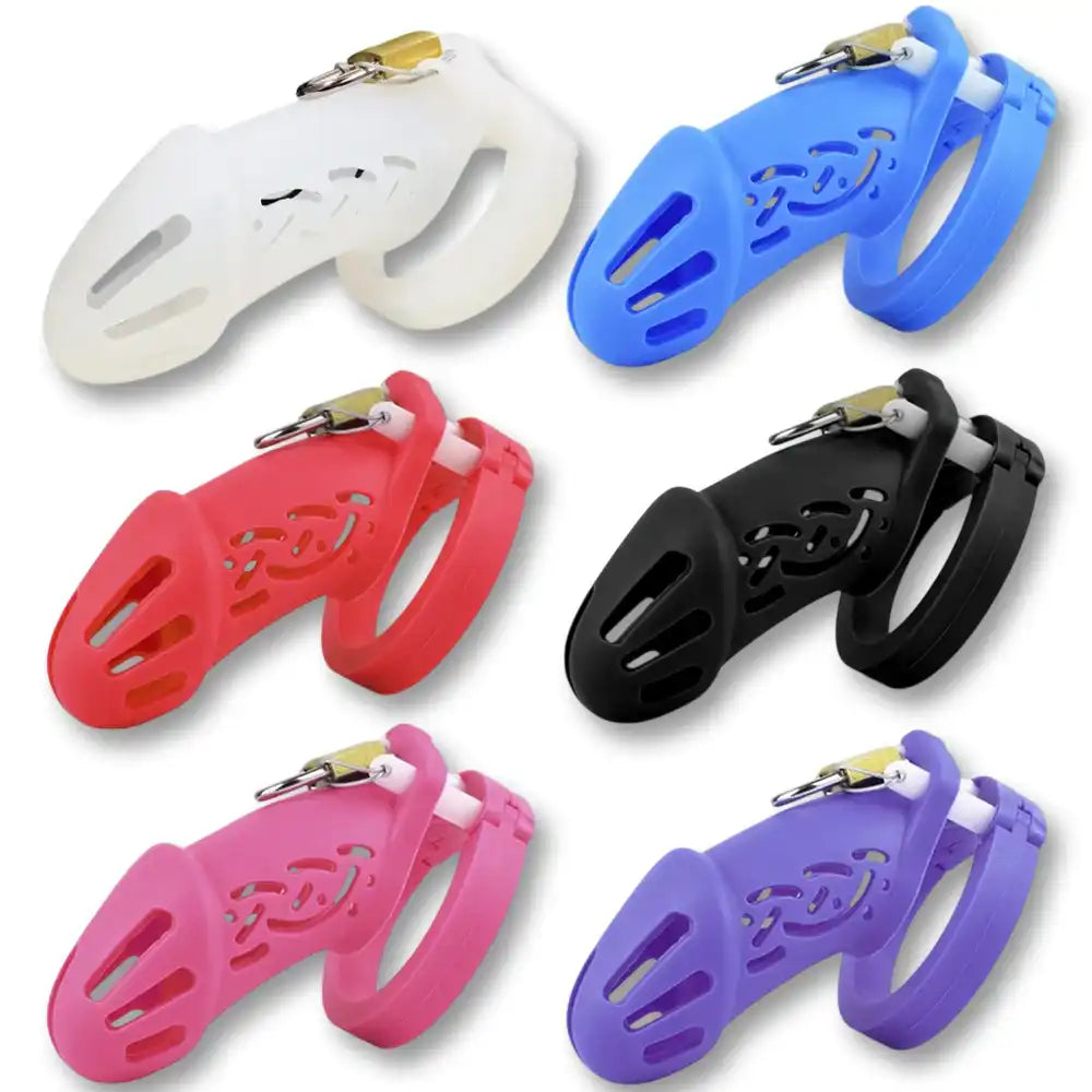 Cage de chasteté en silicone souple disponible en blanc, bleu, rouge, noir, rose et violet pour la sissification et le fétichisme sur Sissyshop