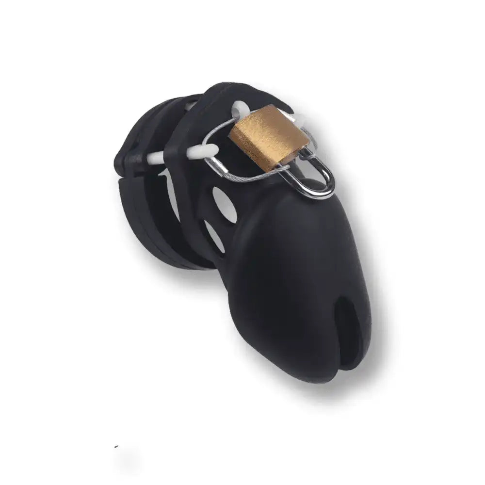 Cage de chasteté noire en silicone avec cadenas doré pour sissification et soumission sexuelle sur Sissyshop