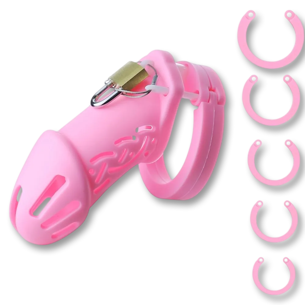Vue latérale de la cage de chasteté rose Pink Candy accompagnée de ses anneaux de fixation assortis, un accessoire sexy indispensable disponible sur sissyshop.