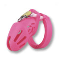 Cage de chasteté rose en silicone avec cadenas doré, idéale pour la sissification et la soumission sexuelle sur Sissyshop