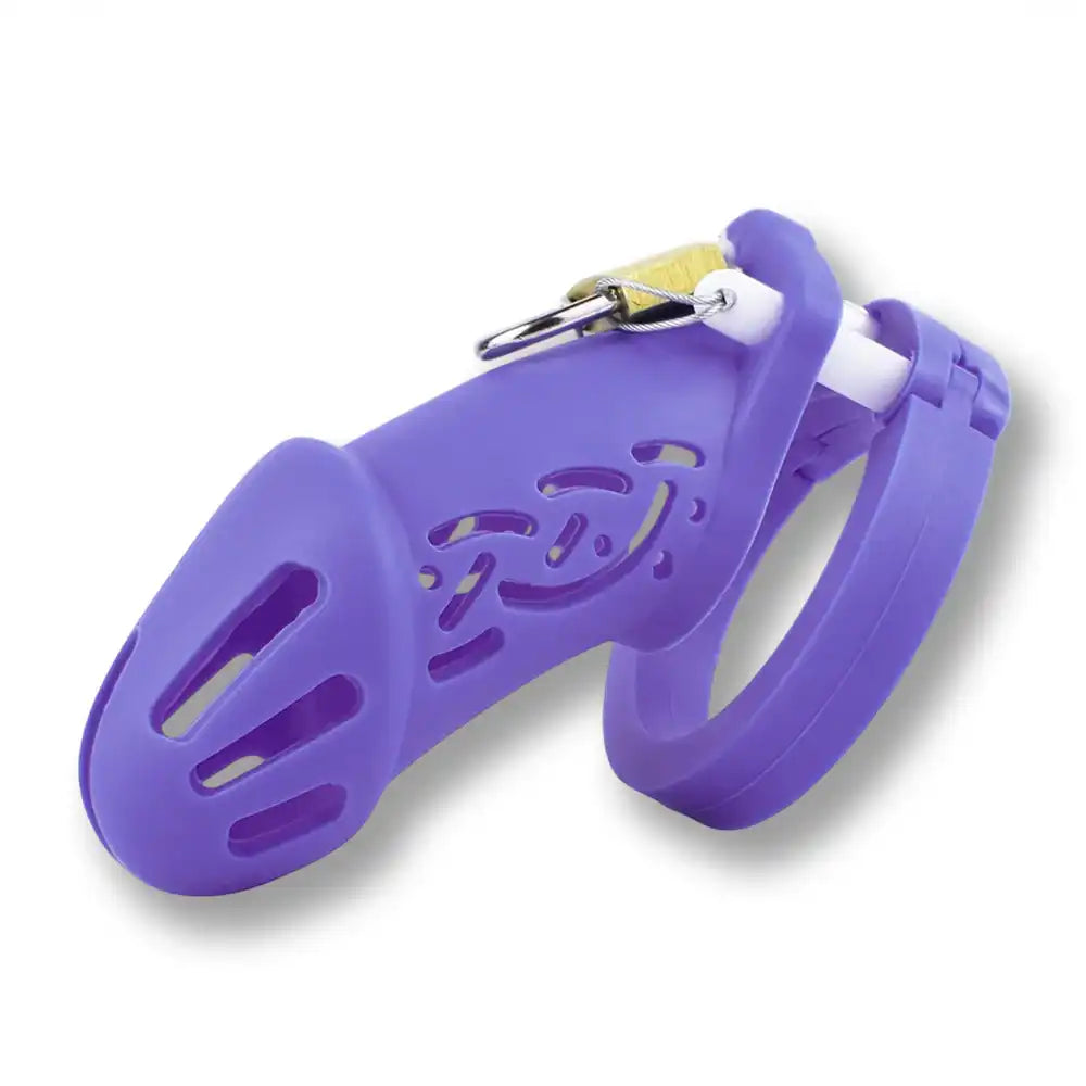 Cage de chasteté violette en silicone avec cadenas doré, idéale pour la sissification et la soumission sexuelle sur Sissyshop