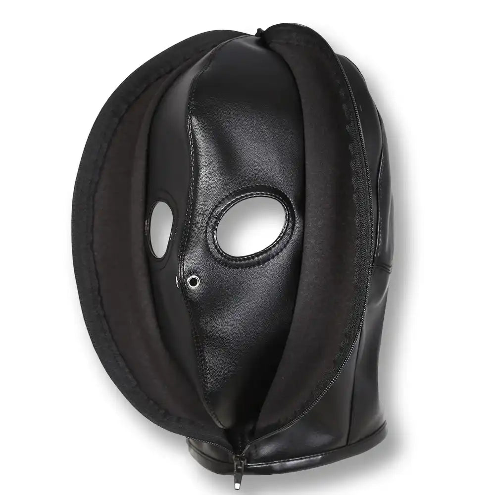 Cagoule de soumission noire double épaisseur avec col zippé, disponible sur Le Sissyshop.
