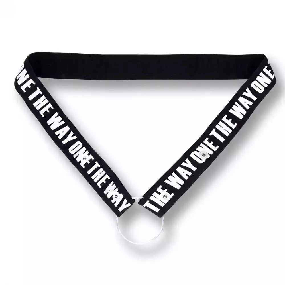 Ceinture de chasteté noire aux inscriptions blanches The Way One en version double maintien, un accessoire élastique et réglable idéal pour fixer votre cage de chasteté sur sissyshop.