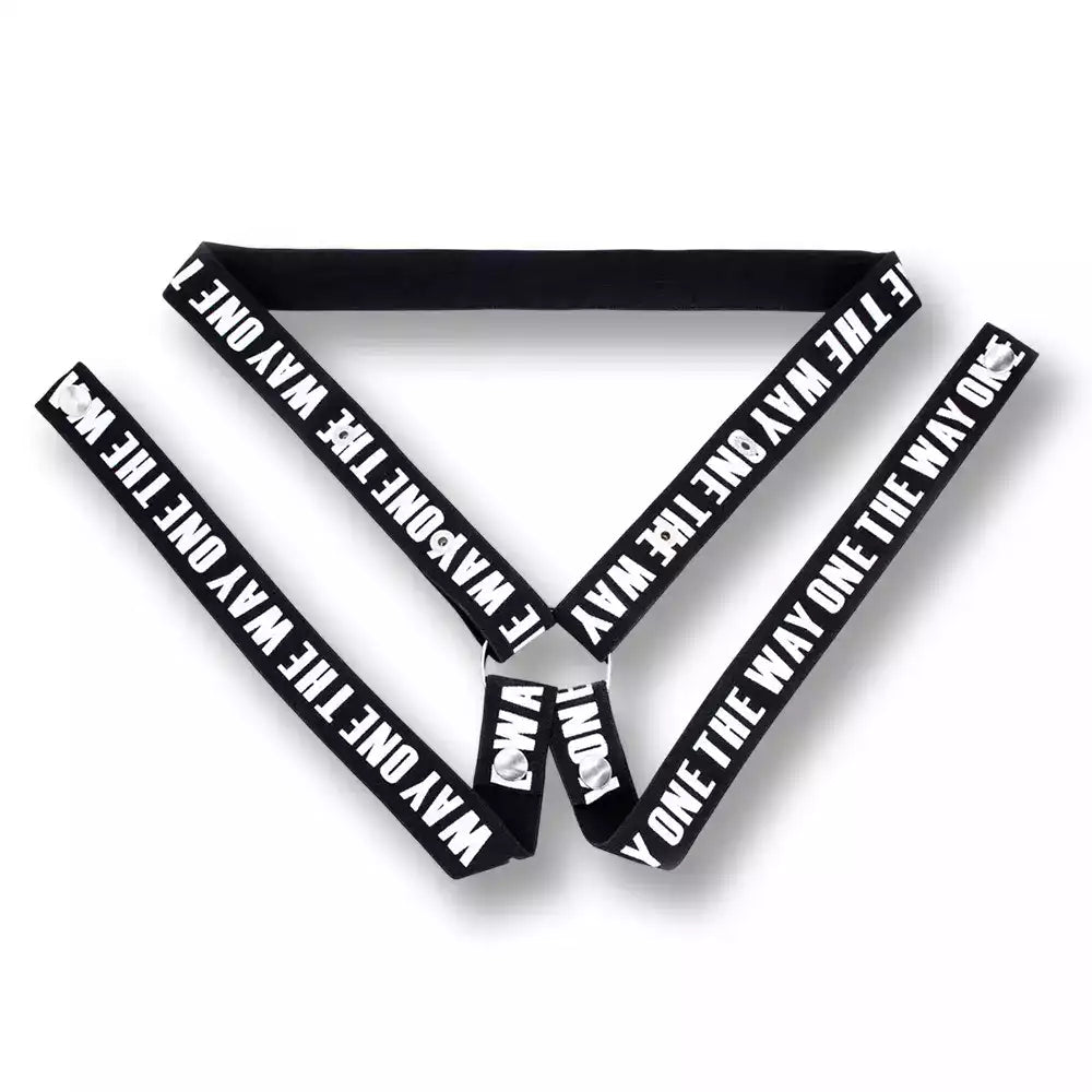 Présentation de la ceinture de chasteté The Way One blanche en version quadruple maintien renforcé, assurant une fixation optimale pour parfaire votre féminisation sur la boutique sissyshop.