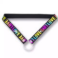 Ceinture de chasteté noire aux inscriptions LOVE multicolores en version double maintien, un accessoire confortable et ajustable pour sécuriser votre cage de chasteté sissyshop.