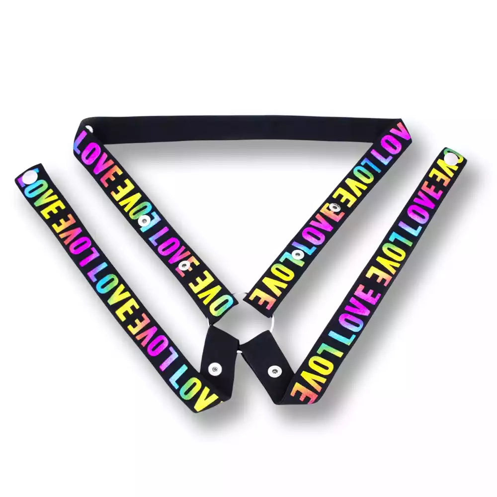 Présentation de la ceinture de chasteté colorée LOVE en version quadruple maintien renforcé, conçue pour un maintien absolu et une féminisation parfaite sur la boutique sissyshop.