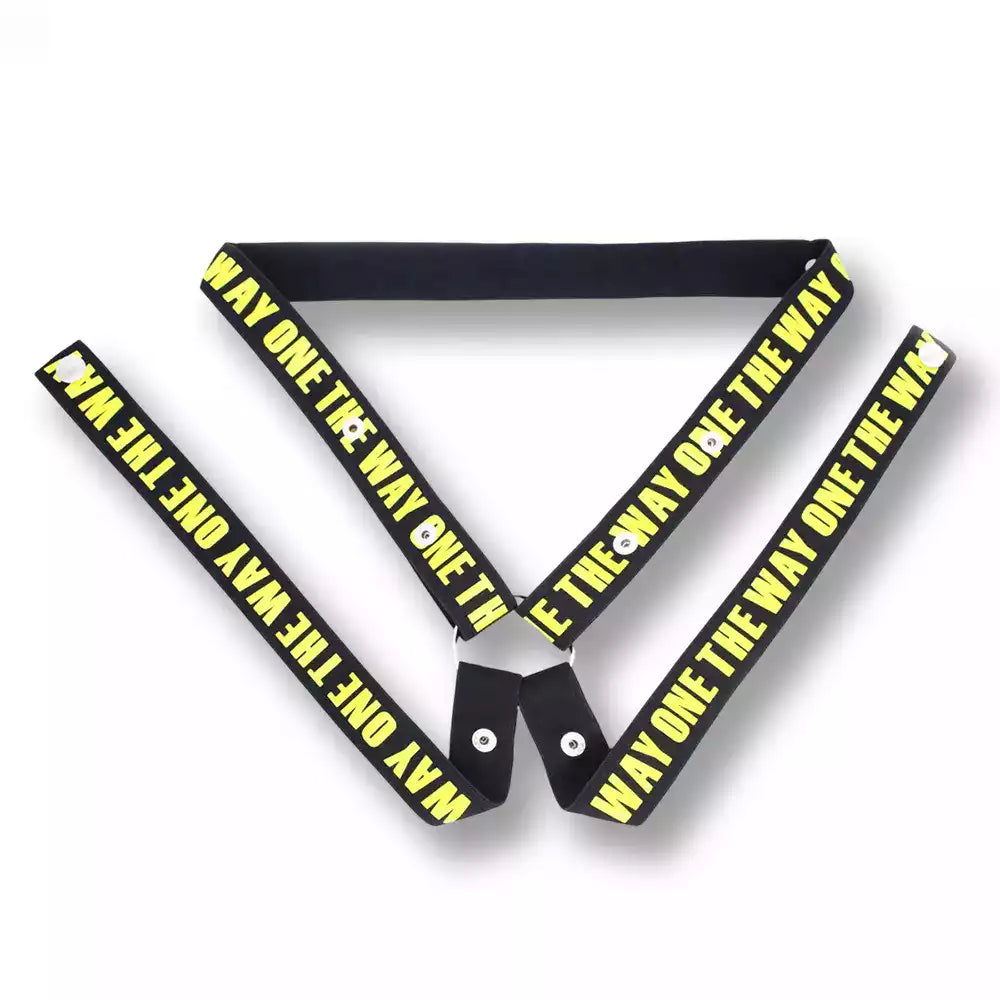 Présentation de la ceinture de chasteté jaune fluo The Way One en version quadruple maintien renforcé avec anneau métallique, idéale pour une tenue parfaite et une féminisation sans faille sur sissyshop.