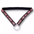 Ceinture de chasteté noire aux inscriptions rose bonbon The Way One en version double maintien, un accessoire ajustable parfait pour sécuriser votre cage de chasteté sissyshop.