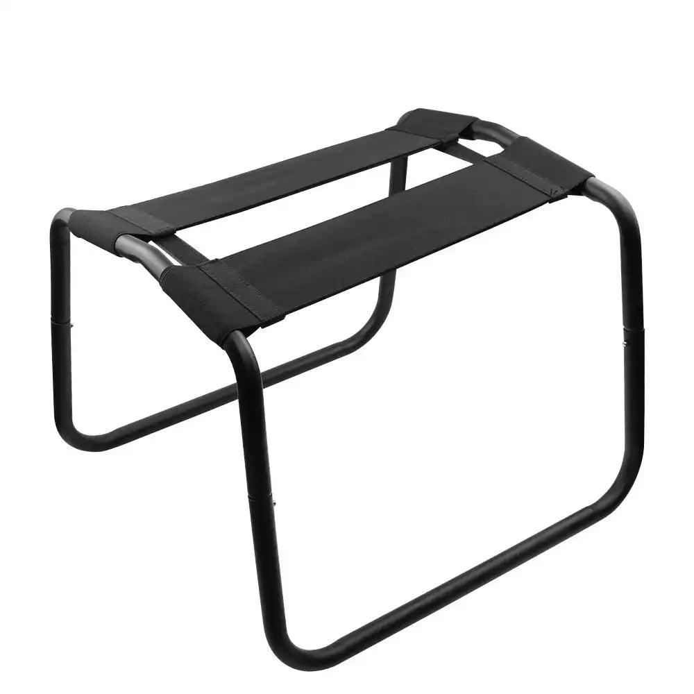 Chaise d'entraînement à l'anal noire avec structure métallique et sangles de maintien, accessoire BDSM et bdsm disponible sur Le Sissyshop pour la sissification.