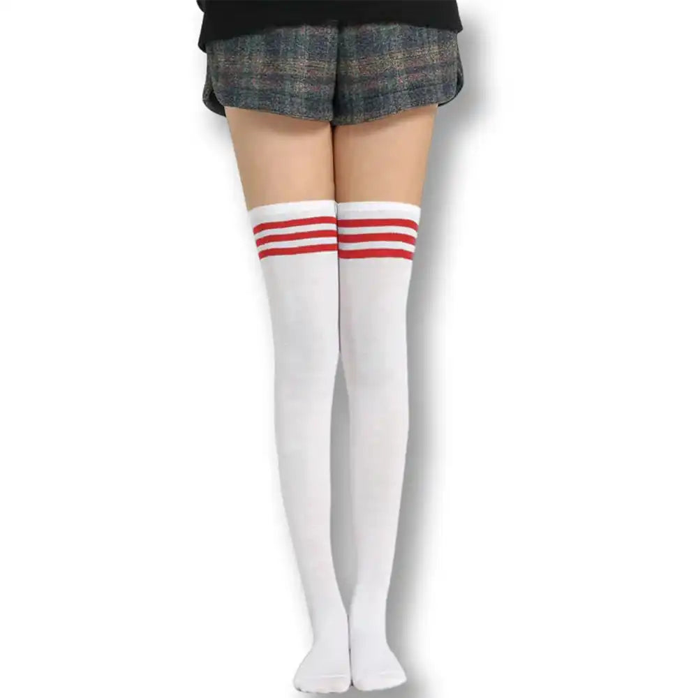 Collants blancs à rayures rouges pour sissification et crossdressing, associés à une tenue de féminisation sur Sissyshop