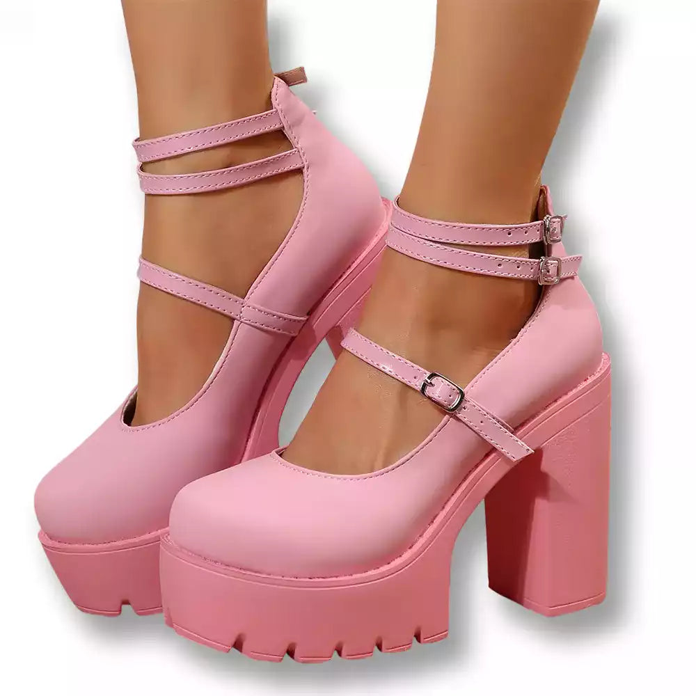 Vue rapprochée des talons hauts sexy roses style rave candy avec multiples brides ajustables, la chaussure à talon sexy incontournable pour toute sissy sur sissyshop.