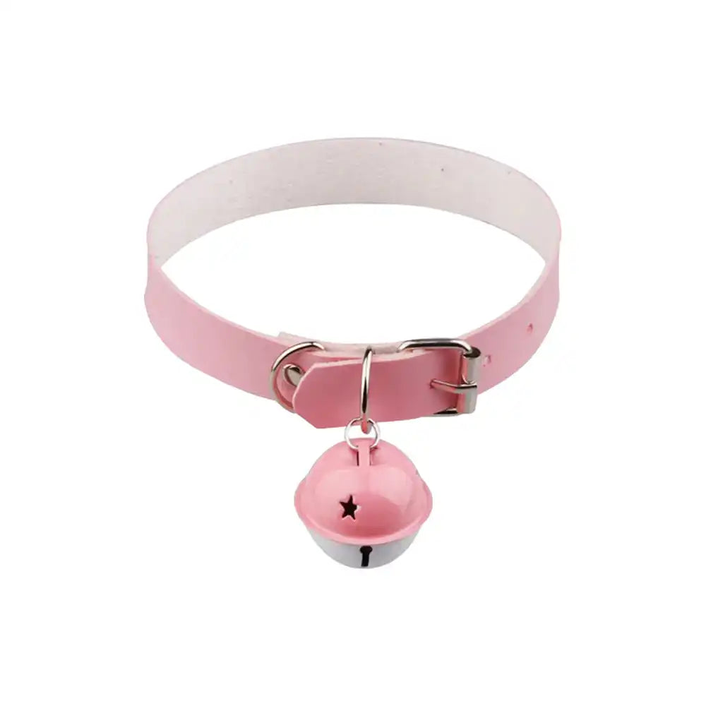 Collier rose en cuir avec clochette pour sissification et fétichisme, accessoire de soumission sexuelle sur Sissyshop