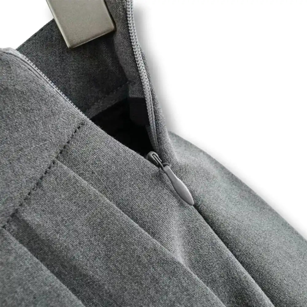 Jupe plissée grise en tissu doux pour crossdressing et féminisation, idéale pour la sissification sur Sissyshop