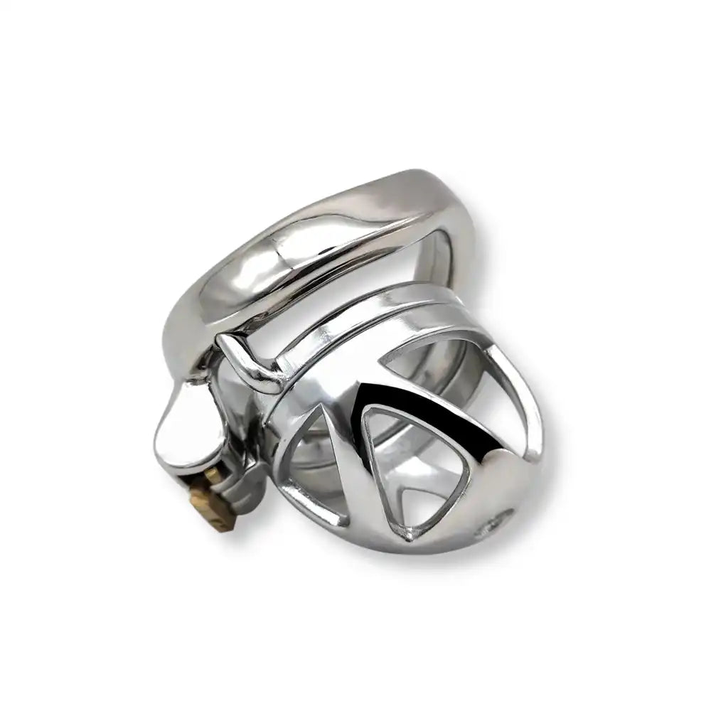 Vue plongeante mettant en valeur la structure aérée de la cage de chasteté en métal Steel Control, une cage chastete homme parfaite pour vos moments de soumission sur sissyshop.