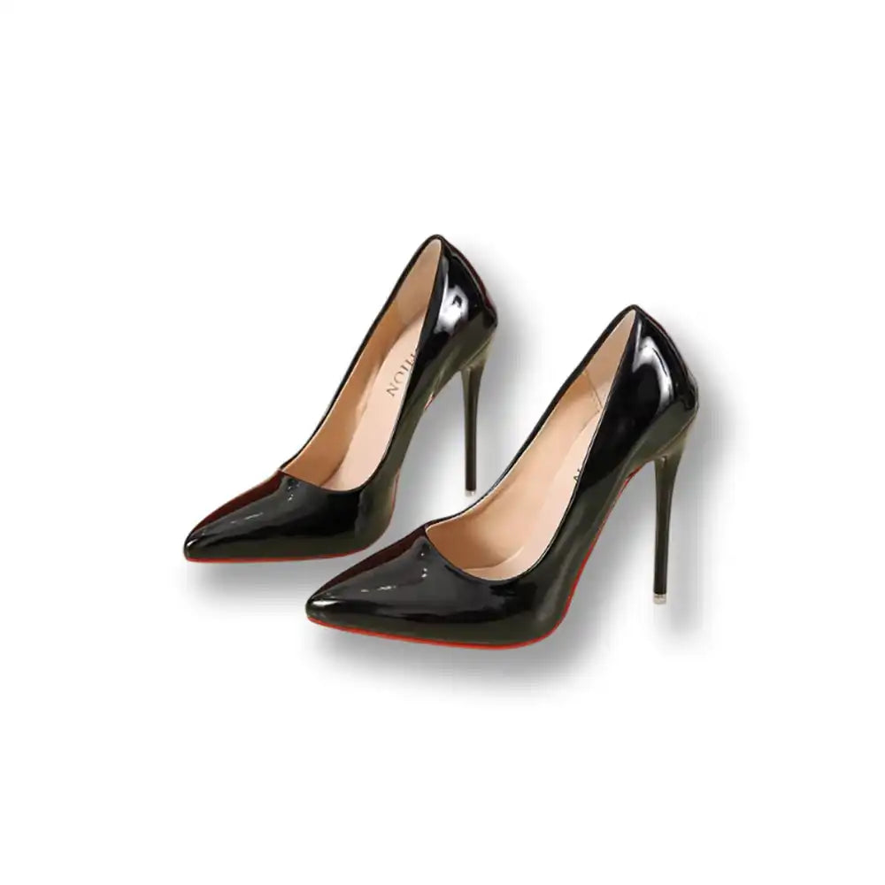 Escarpins noirs en vernis à talons aiguilles pour crossdressing et féminisation, idéaux pour la sissification sur Sissyshop