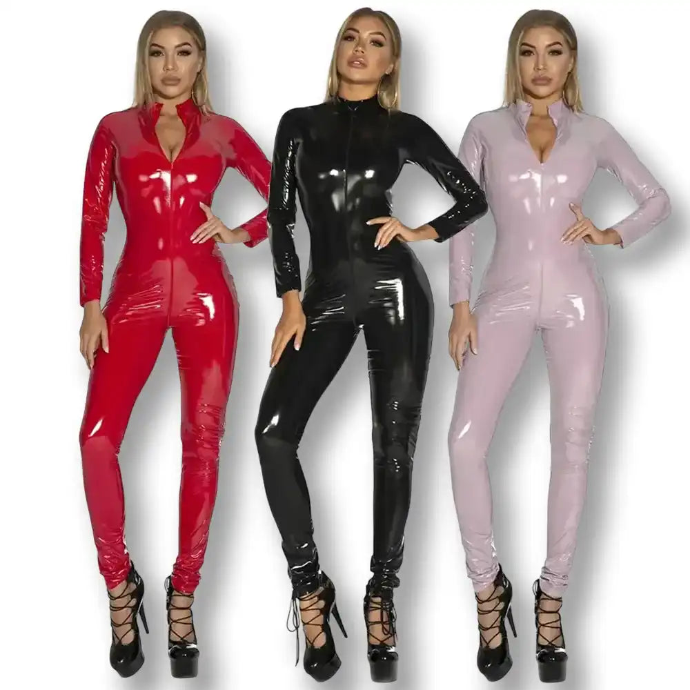 Présentation groupée des catsuits en similicuir PU en coloris rouge, noir et rose clair, indispensables pour les amateurs de fetishwear.