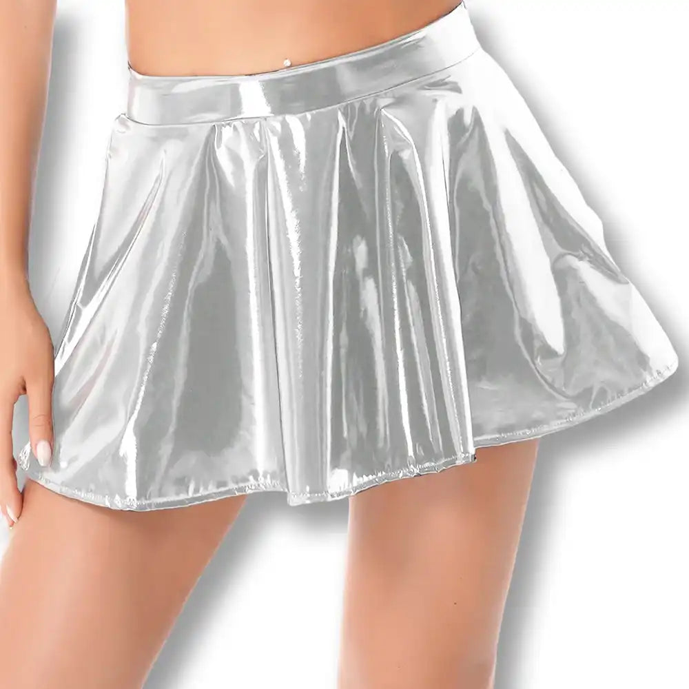 Mini-jupe argentée en latex brillant pour sissification et fétichisme, idéale pour la féminisation et le crossdressing sur Sissyshop