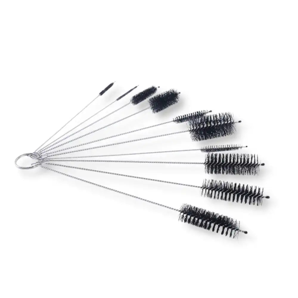 Kit de nettoyage de 10 brosses de différentes tailles avec anneau pour cage de chasteté, cage de chastete inox et accessoires BDSM, indispensable pour l'hygiène sissy et la sissification sur Le Sissyshop.
