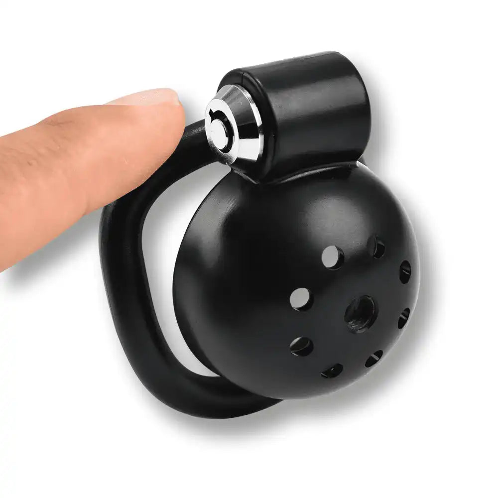 Cage de chasteté noire en silicone avec cadenas, pour sissification et soumission sexuelle, sur Sissyshop