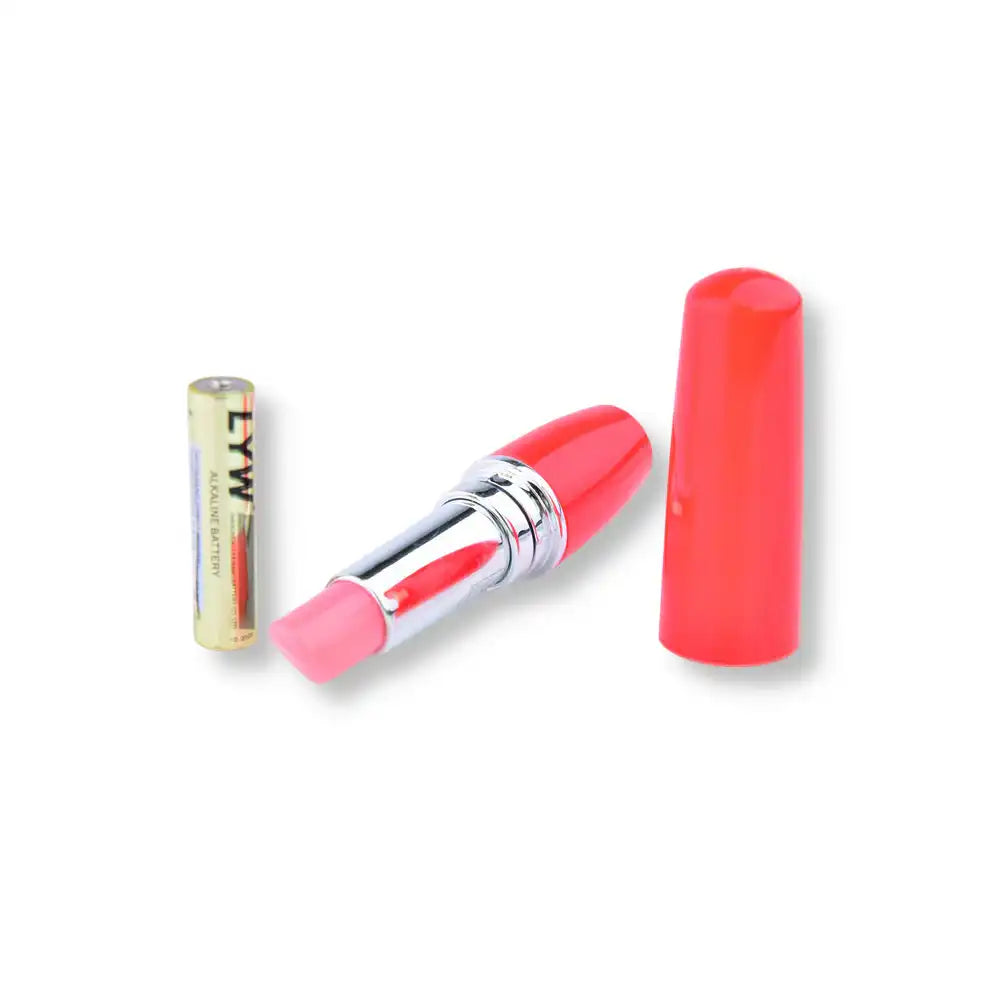 Mini vibromasseur rouge à lèvres présenté ouvert avec sa pile d'alimentation, accessoire pratique et nomade.