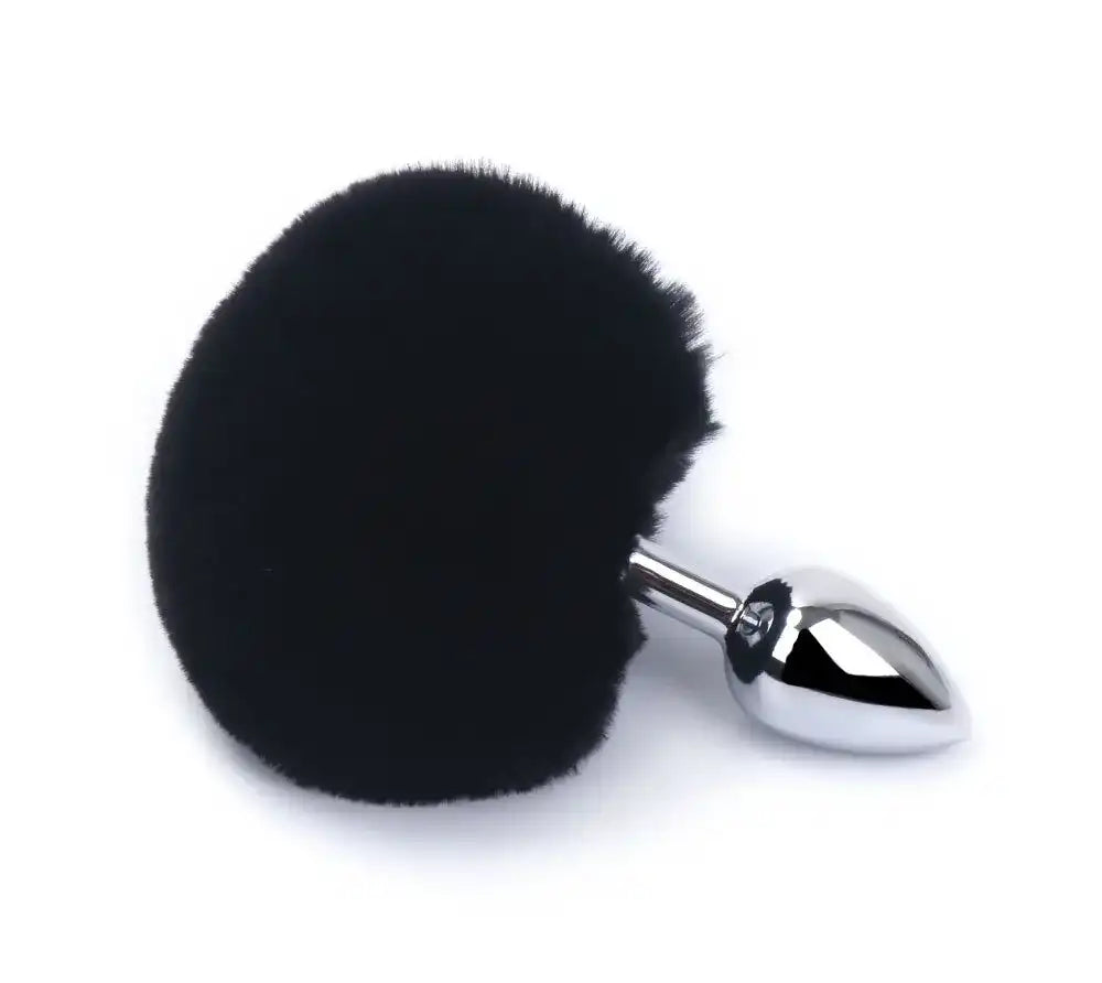 Plug anal en métal chromé avec pompon noir, idéal pour la sissification et le fétichisme sur Sissyshop