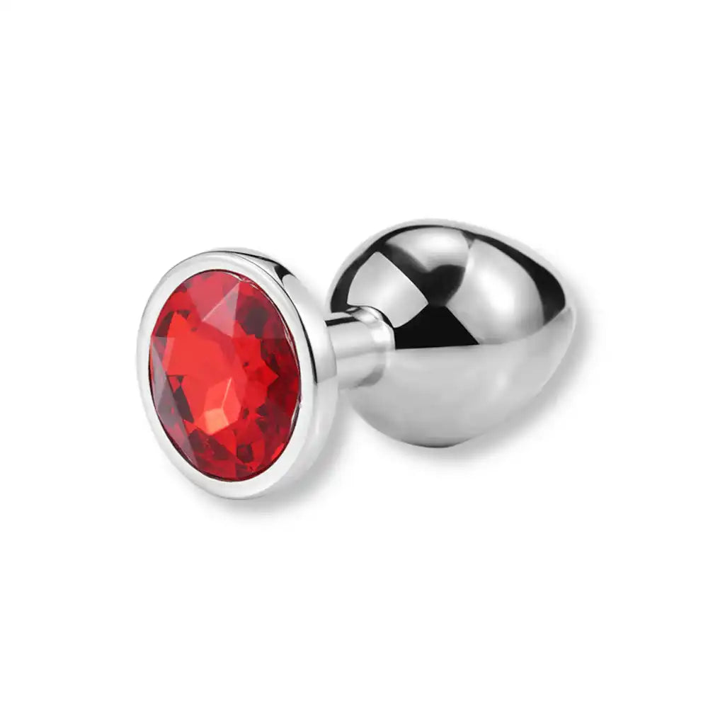 Plug anal en métal argenté doté d'un strass rouge éclatant, un accessoire sexy incontournable pour pimenter vos séances de sissification sur sissyshop.