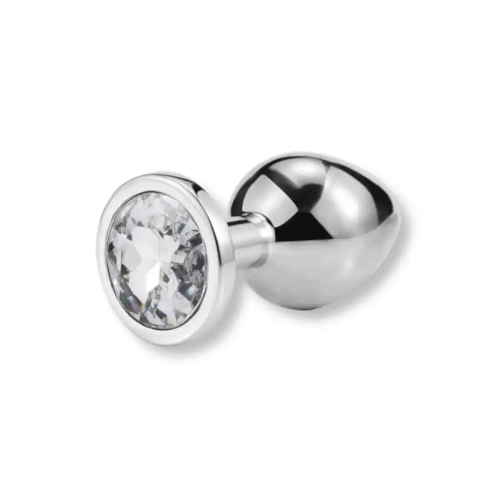 Plug anal en métal argenté orné d'un strass blanc transparent à sa base, le plug anal bijoux idéal pour s'initier aux jeux sensuels sur la boutique sissyshop.