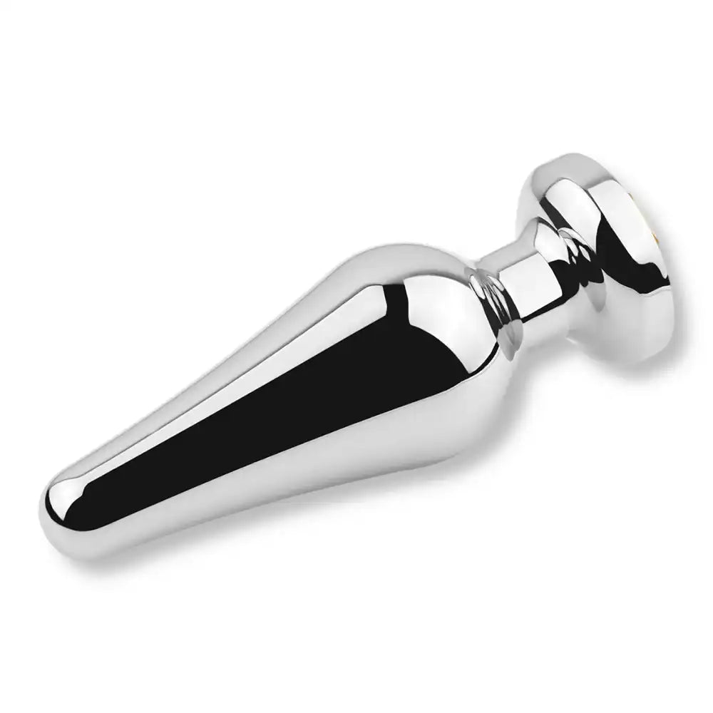 Vue de profil d'un plug anal en métal argenté allongé avec strass, un bijoux anal parfait pour les sensations intenses et les séances de sissification sur sissyshop.