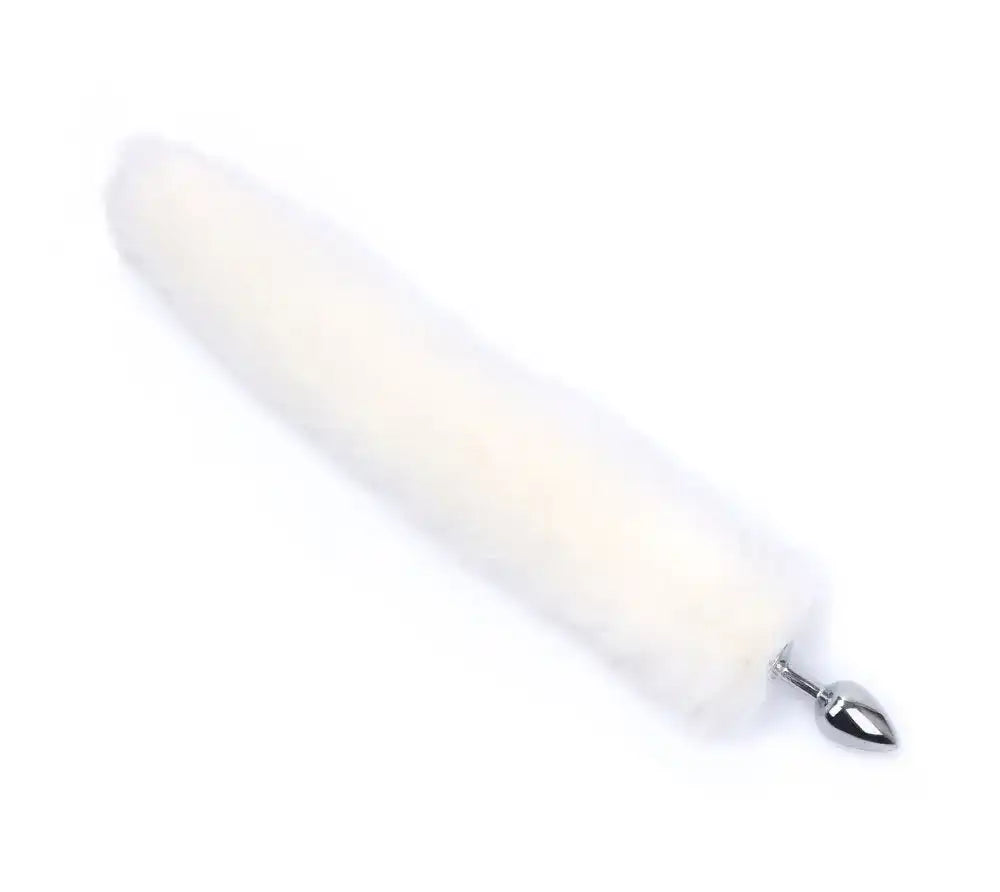 Plug anal blanc en fourrure douce avec base métallique pour sissification et plaisir anal sur Sissyshop