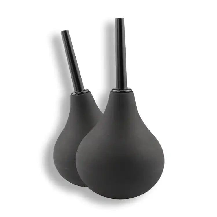 Deux seringues à lavement en silicone noir pour pratiques de sissification et plaisir anal, accessoires BDSM sur Sissyshop