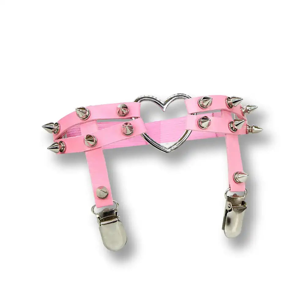 Ceinture rose en cuir avec clous et cœur métallique pour sissification et fétichisme, idéale pour la soumission sexuelle sur Sissyshop