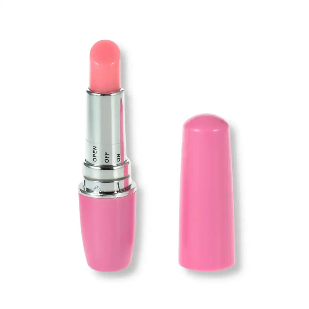 Mini vibromasseur rose façon rouge à lèvres avec son capuchon retiré, sextoy discret pour la sissification.