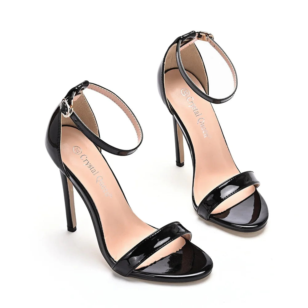 Sandales noires en cuir verni à talons hauts pour la féminisation et le crossdressing, idéales pour la sissification sur Sissyshop