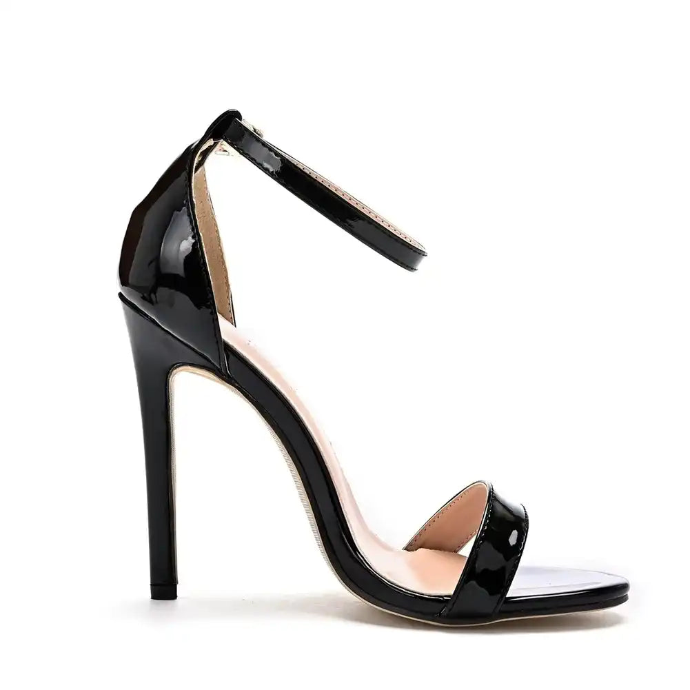 Sandales noires en cuir verni à talons aiguilles pour sissification et crossdressing, élégantes et sensuelles sur Sissyshop