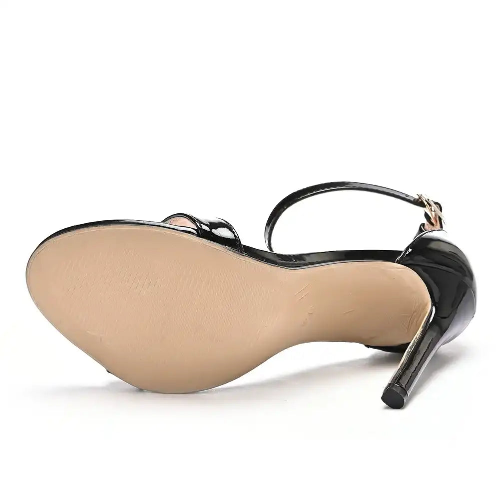 Escarpins noirs en cuir verni avec talon aiguille pour sissification et crossdressing, idéaux pour la féminisation sur Sissyshop
