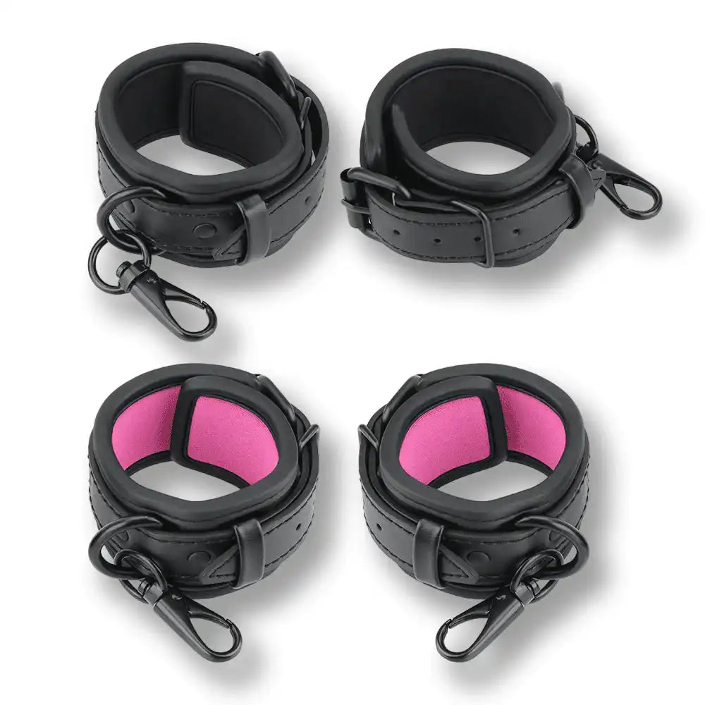 Menottes en cuir noir avec doublure rose pour sissification et soumission sexuelle, idéales pour le fétichisme sur Sissyshop